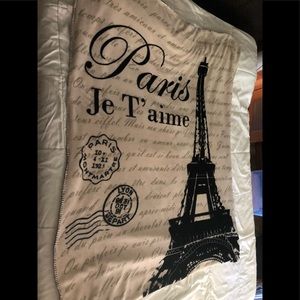 Cozy Paris Throw